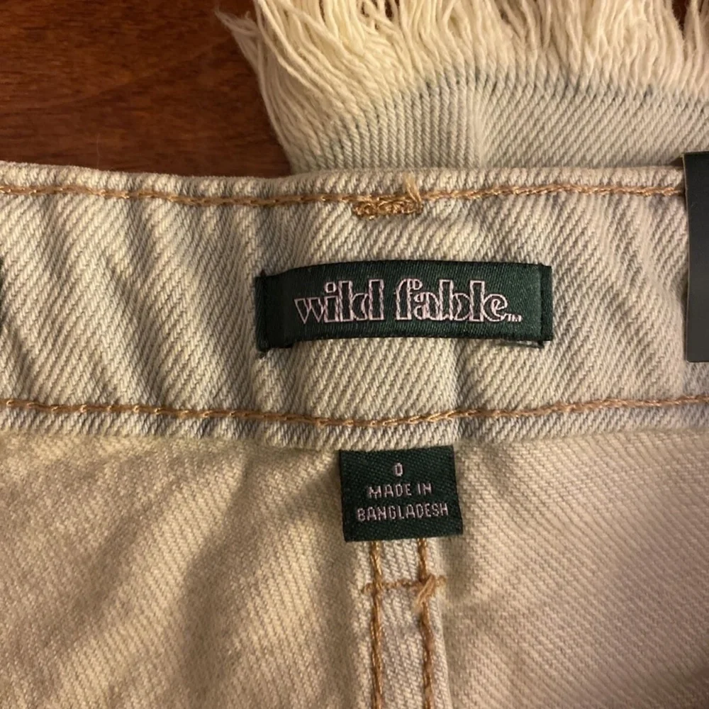 Wild Fable NWT Size 0/25 Distressed High-Rise Button-Fly Denim Bermuda Shorts